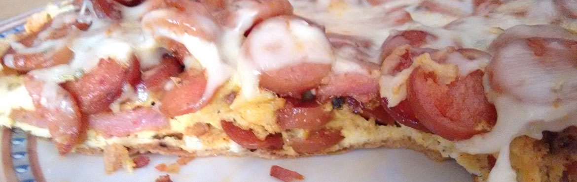 Low-carb omelette pizza