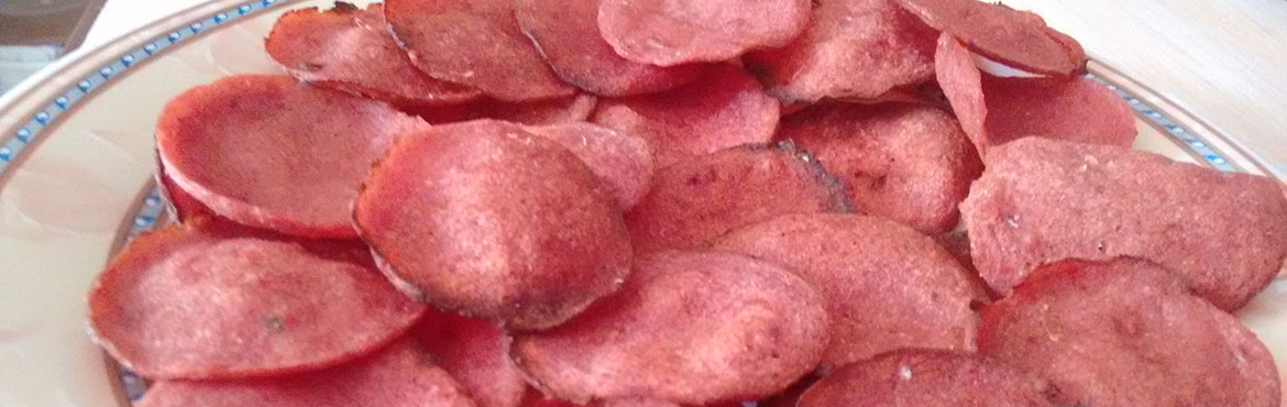 Low-carb salami crisps
